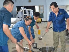 清涼送一線 員工點(diǎn)個(gè)贊