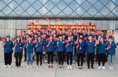 公司員工組方隊(duì) 激情昂揚(yáng)迎國慶