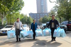 重陽節(jié) 公司代表走進(jìn)敬老院獻(xiàn)愛心